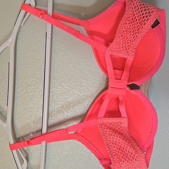 Victoria's Secret | Bright Pink Lace Bra Size 36C - Picture 2 of 8